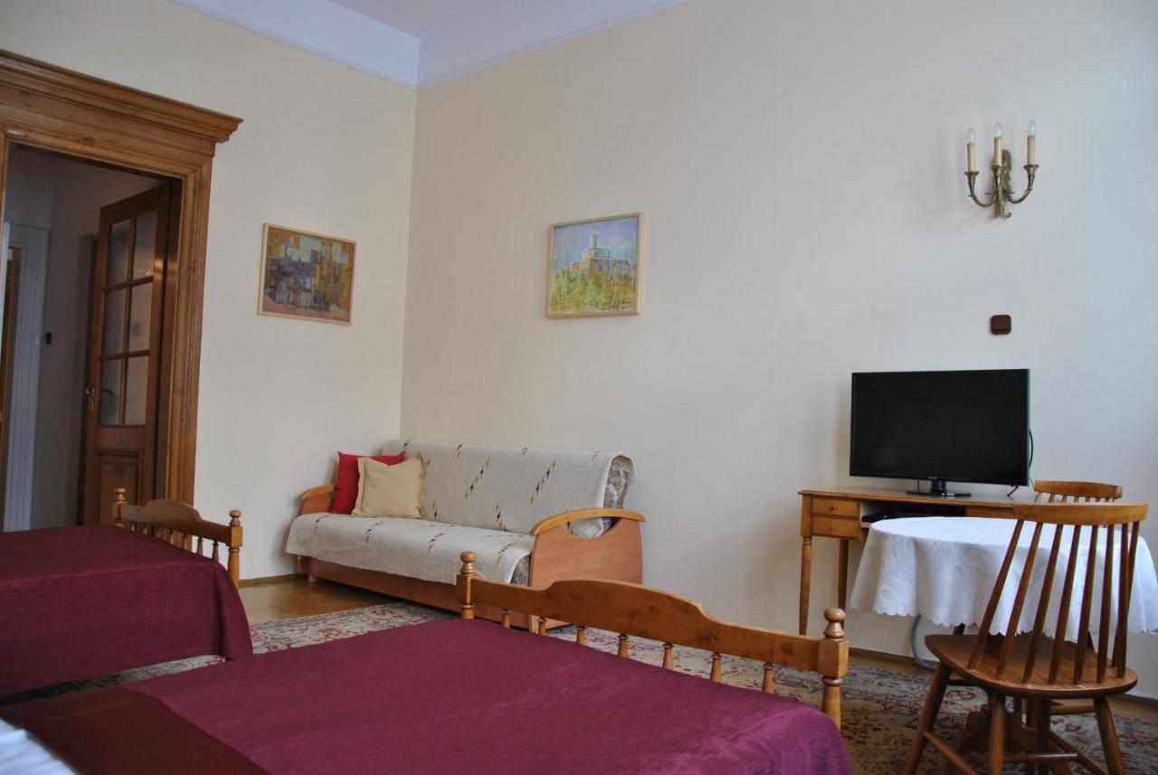 Dom Polonii Apartment Krakow Bagian luar foto